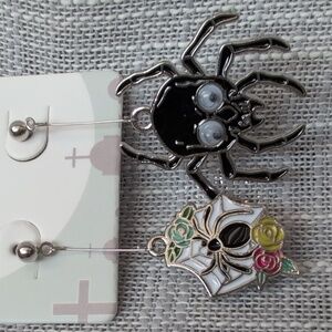 Halloween Silver Tone Mismatch Spider Dangle Earrings